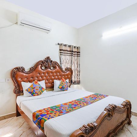 Hotel OYO 24784 Fen Breeze Siruseri Exterior foto