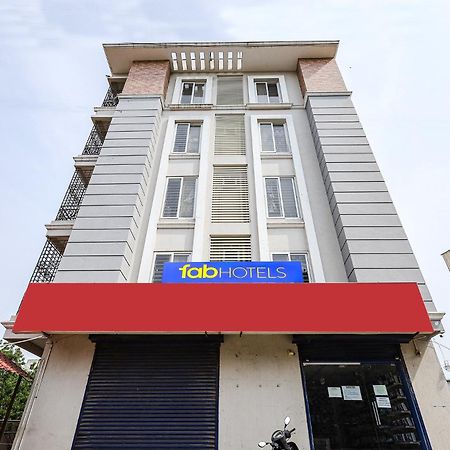 Hotel OYO 24784 Fen Breeze Siruseri Exterior foto