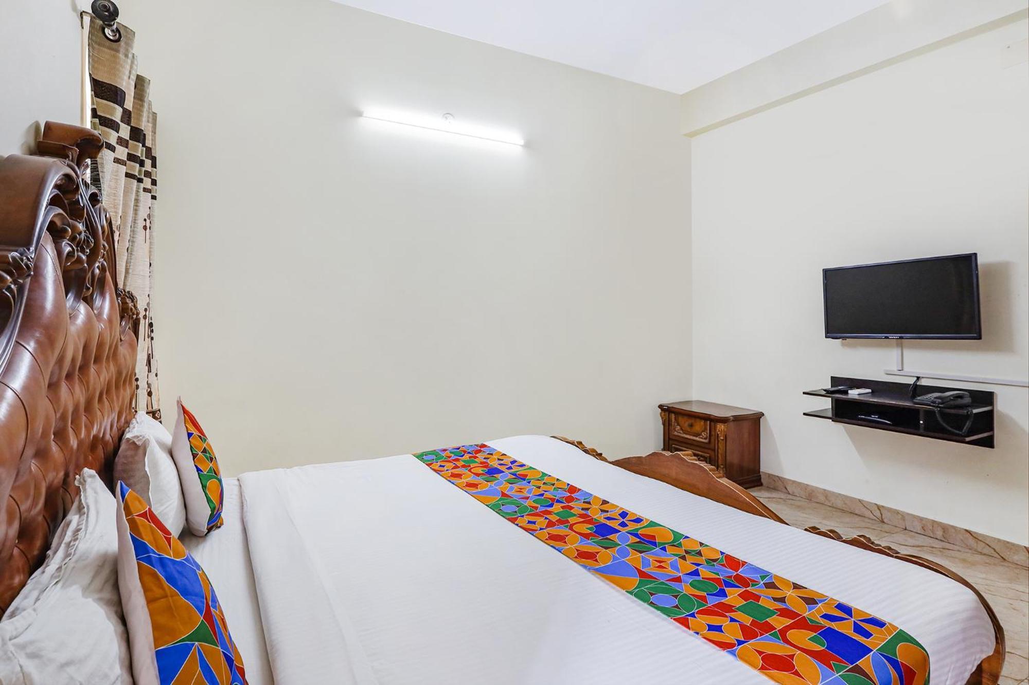 Hotel OYO 24784 Fen Breeze Siruseri Exterior foto