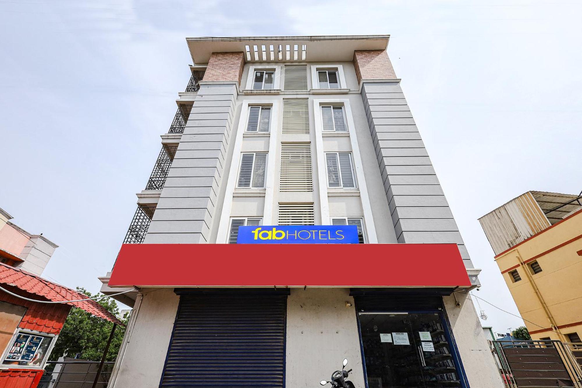 Hotel OYO 24784 Fen Breeze Siruseri Exterior foto