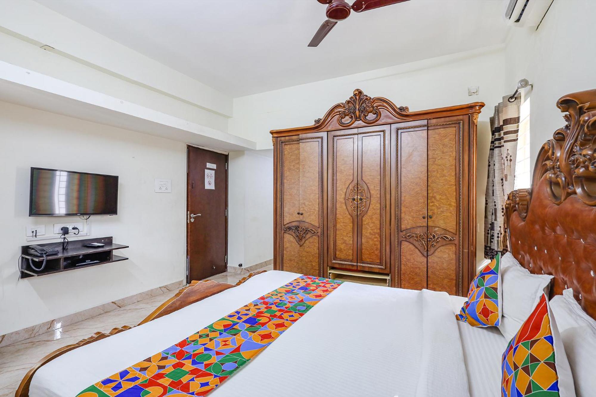 Hotel OYO 24784 Fen Breeze Siruseri Exterior foto